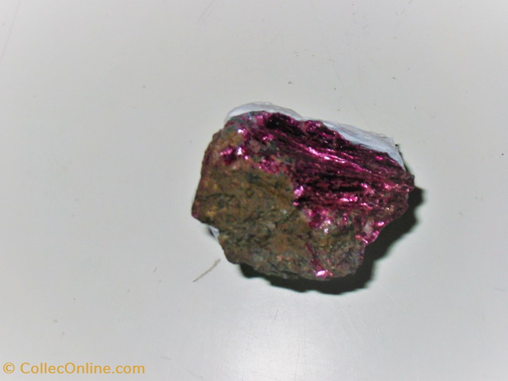 ERITHRYNE de BOU-ASSER mineraux meteorites erythrite erithryne de bou asser