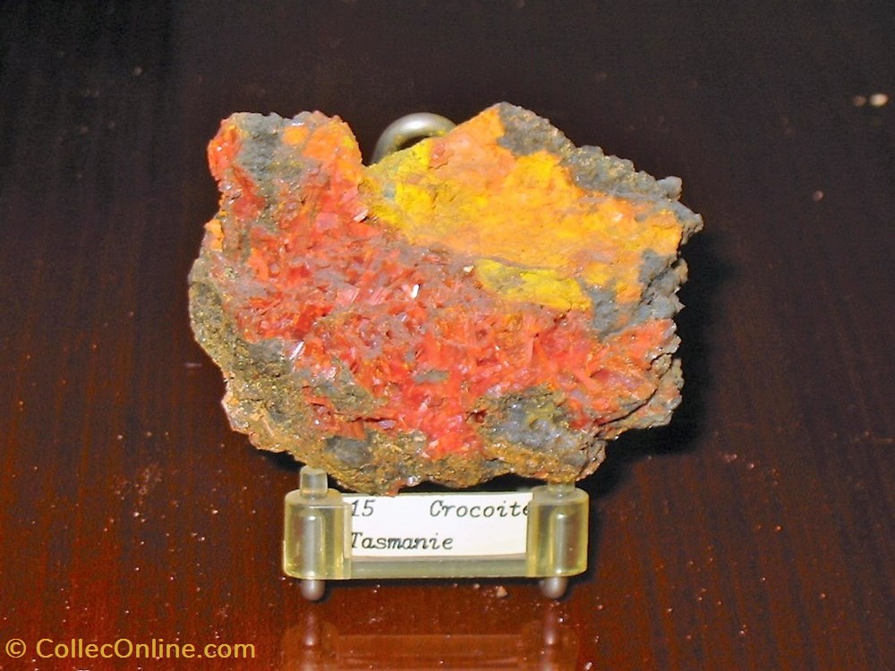 CROCOITE mineraux meteorites crocoite
