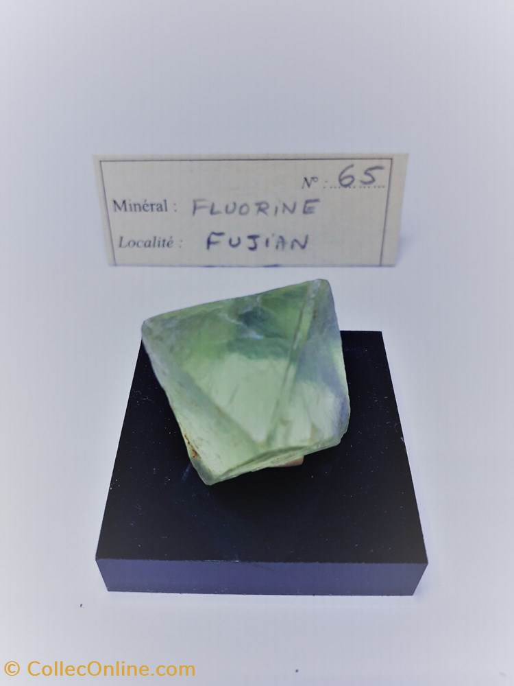 FLUORINE octaédrique mineraux meteorites fluorine octaedrique
