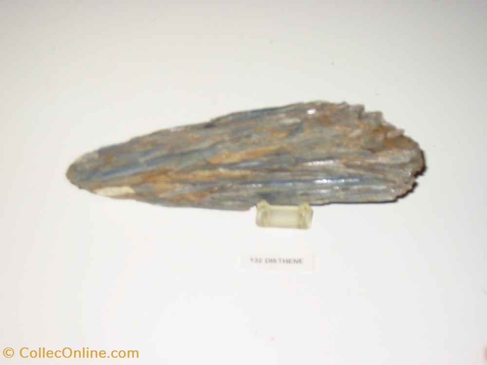 mineraux meteorites disthene du bresil