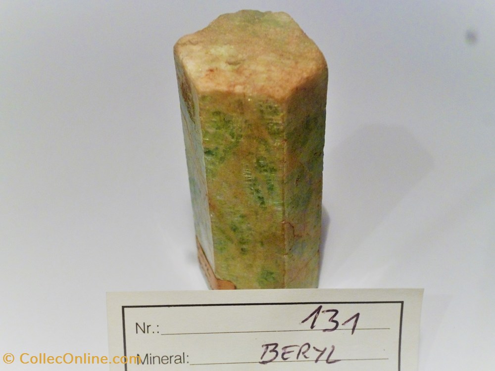 BERYL de Madagascar mineraux meteorites beryl de madagascar