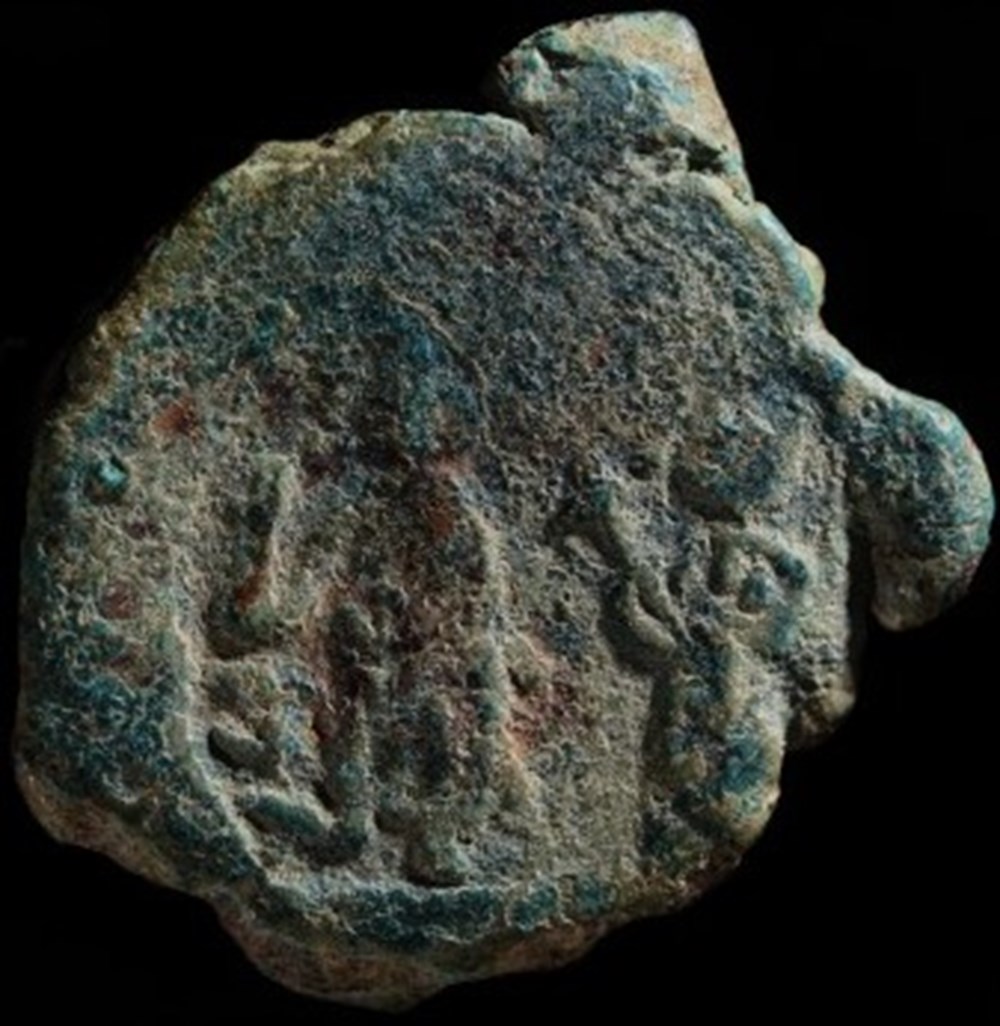Demi Follis de Justin II et Sophie émis à Cherson avec contremarque avec le monogramme de Cherson monnaies byzantines la dynastie heracliide demi follis de justin ii et sophie emis a cherson avec contremarque avec le monogramme de cherson