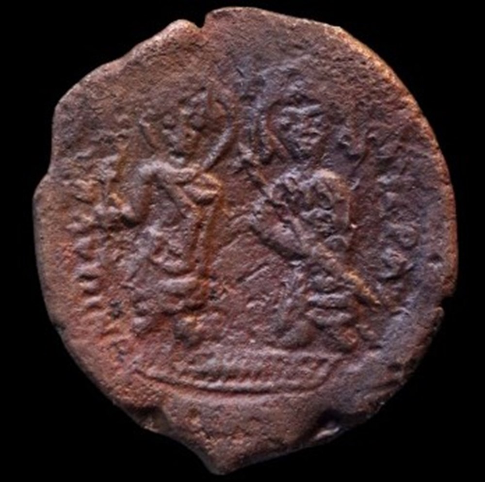 Demi Follis de Maurice, Constantina et Théodosius émis à Cherson (582-602 ap J.-C.) monnaies byzantines empire anastase tibere demi follis de maurice constantina et theodosius emis a cherson 582 602 ap j c