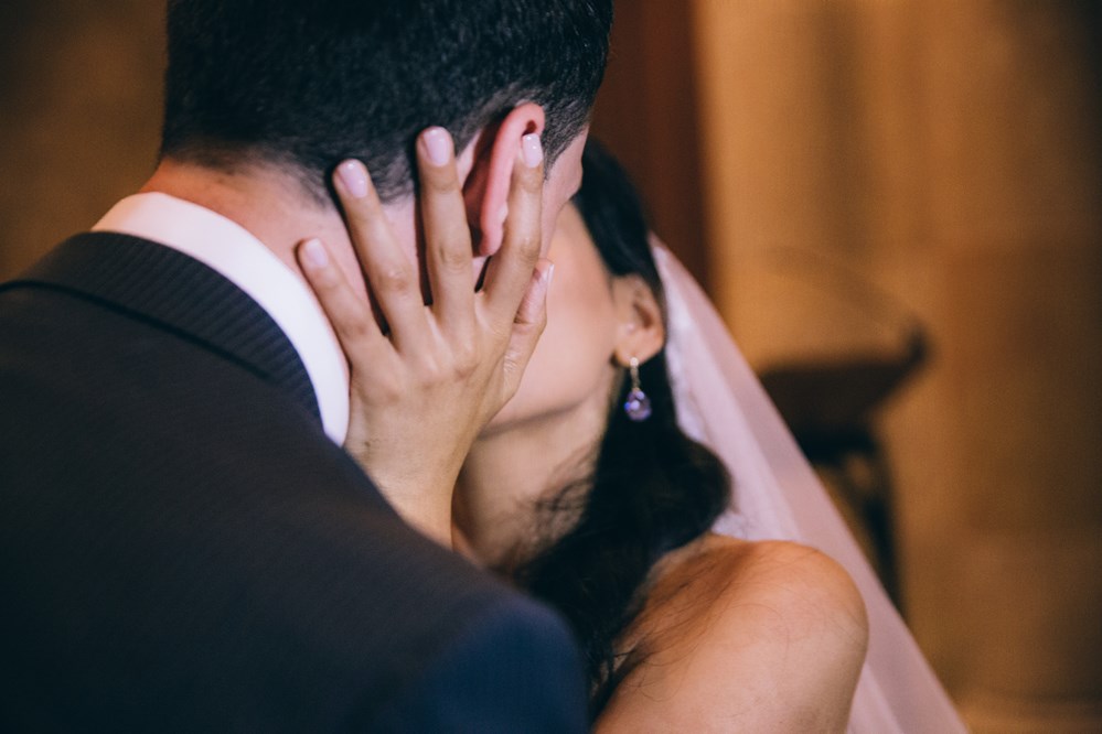 bride groom wedding kiss