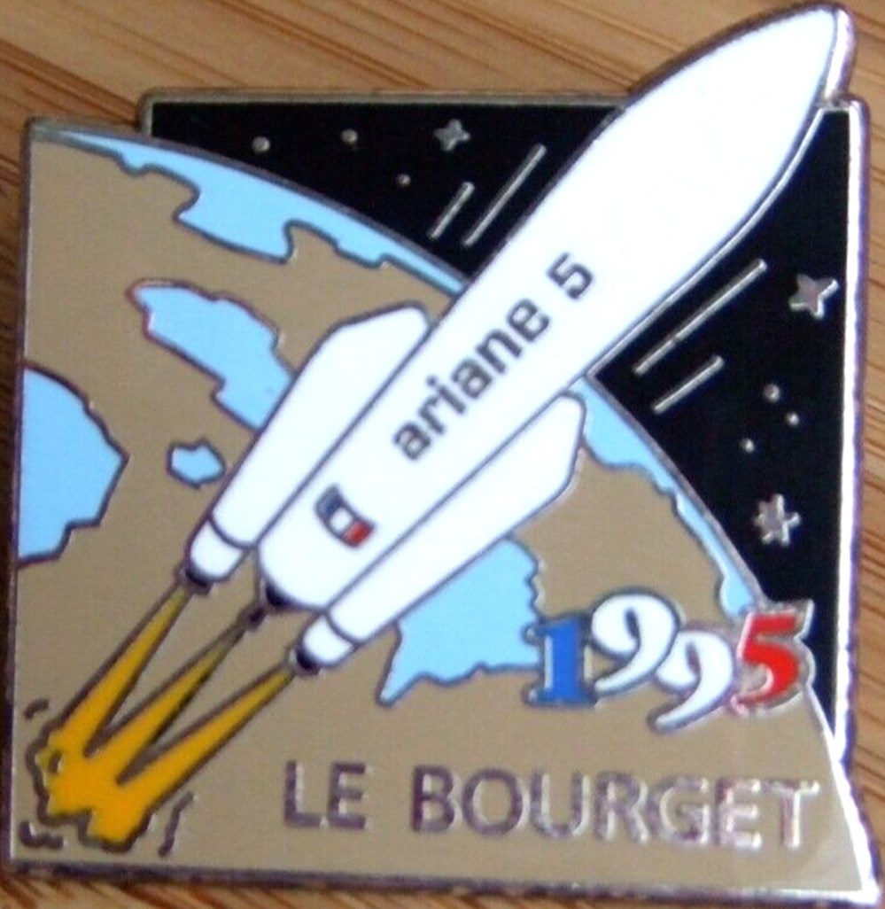 Pin's Ariane 5 Le Bourget 1995 Le Fana de l'Aviation divers badges pin s ariane 5 le bourget 1995 le fana de aviation