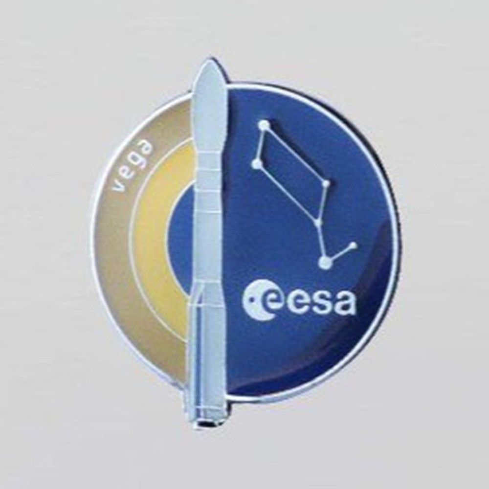 Pin's ESA Vega divers badges pin s esa vega