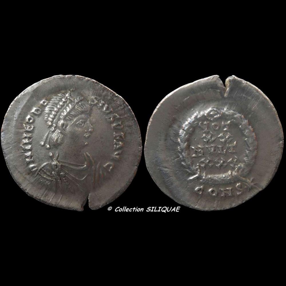 THEODOSE II - CONSTANTINOPLE - RIC 381 monnaie antique romaine theodose ii constantinople ric 381
