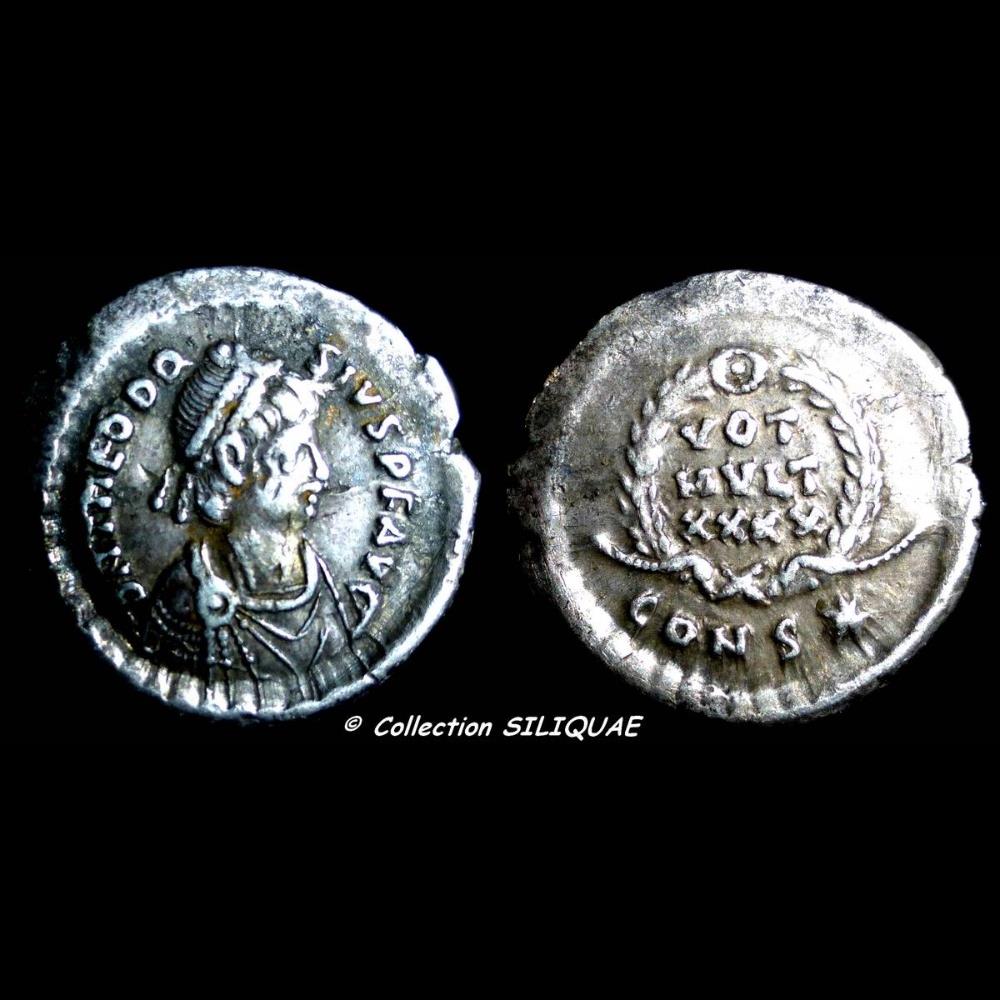 THEODOSE II - CONSTANTINOPLE - RIC 389 monnaie antique romaine theodose ii constantinople ric 389