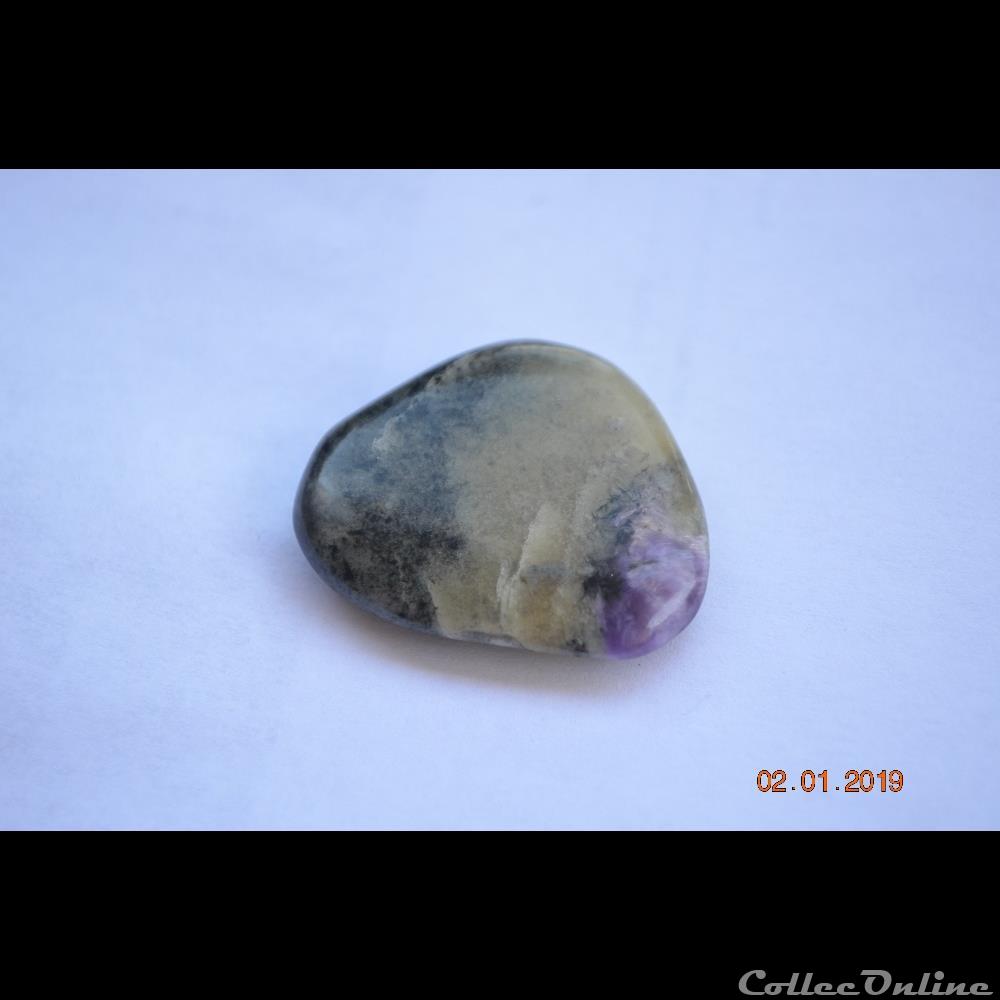 mineraux charoite