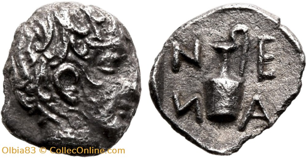 Néandria / Hemiobole / Tête laurée d’Apollon - Oenochoé + N-E/A-N monnaies antiques grecques neandria hemiobole tete lauree d apollon oenochoe n e a n