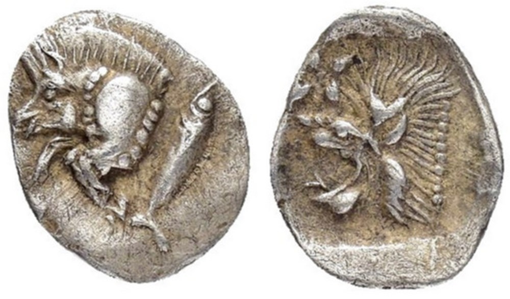 *Cyzique / Hémiobole / Protomé de sanglier à gauche - Tête de lion à gauche. monnaies antiques grecques cyzique hemiobole protome de sanglier a gauche tete de lion a gauche