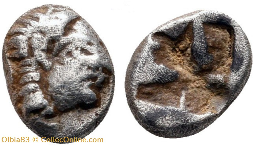 Colophon / Obole / Tête achaique à droite - Carré creux. monnaies antiques grecques colophon obole tete achaique a droite carre creux