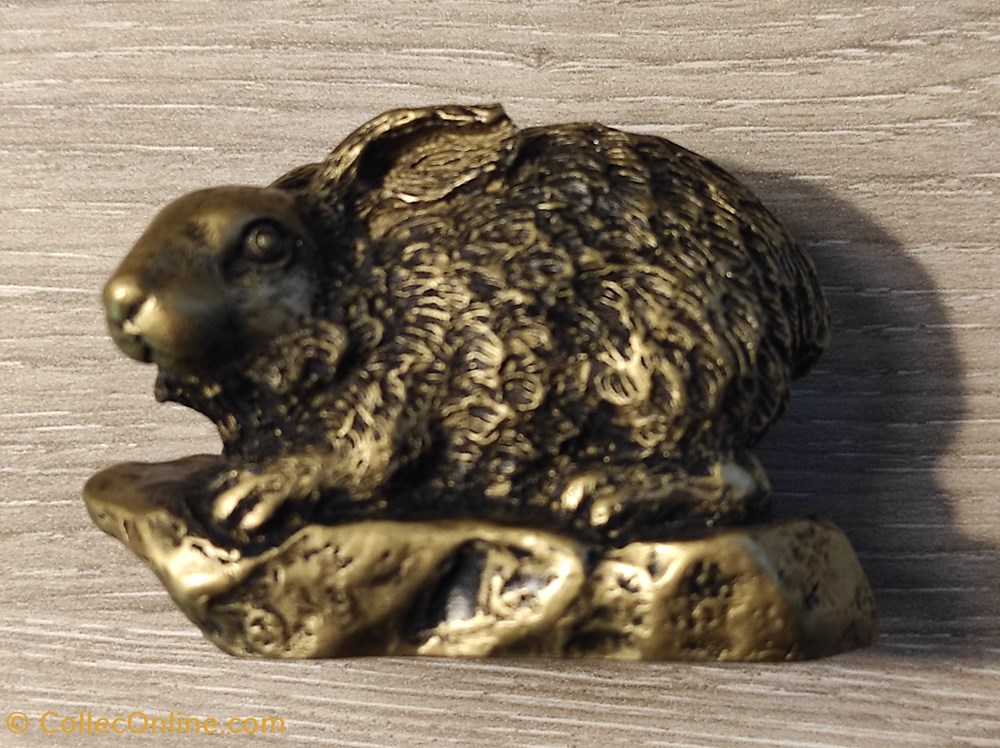figurines autres lapin dore