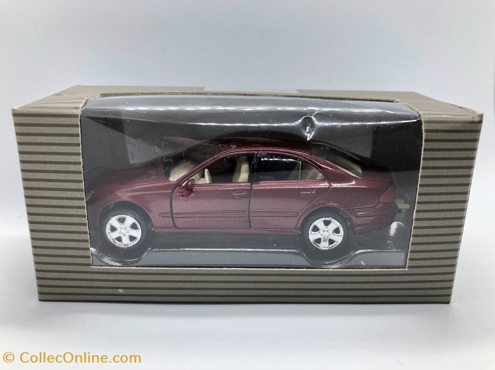 Mercedes-Benz E320 3 modeles reduits voitures mercedes benz e320