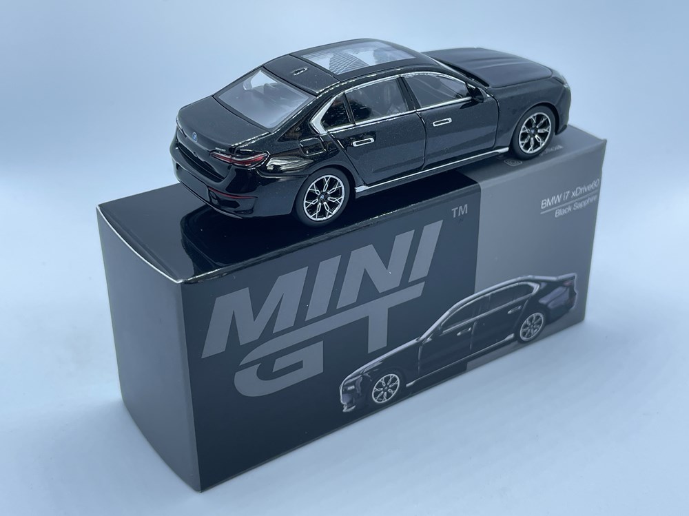 802 / BMW i7 xDrive60 modeles reduits voitures 802 bmw i7 xdrive60