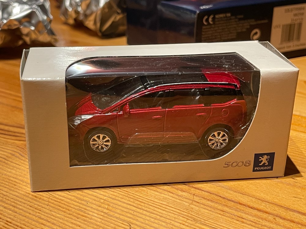modeles reduits voitures peugeot 5008