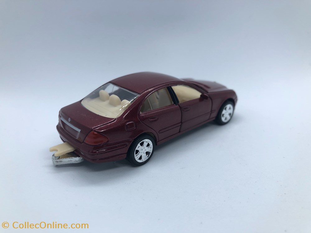 Mercedes-Benz E320 2 modeles reduits voitures mercedes benz e320