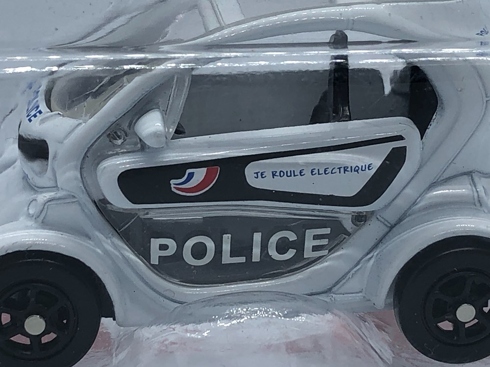 modeles reduits voitures renault twizy police