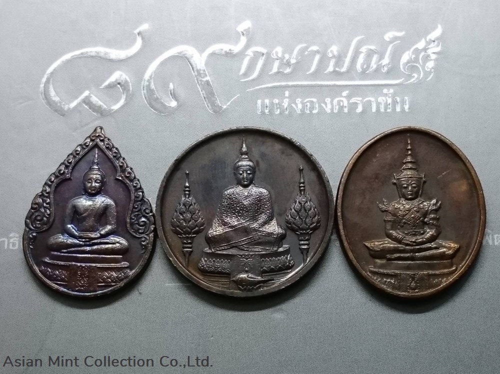coins 1982 the emerald buddha copper black oxide coin 3 season on the back there is a royal faith