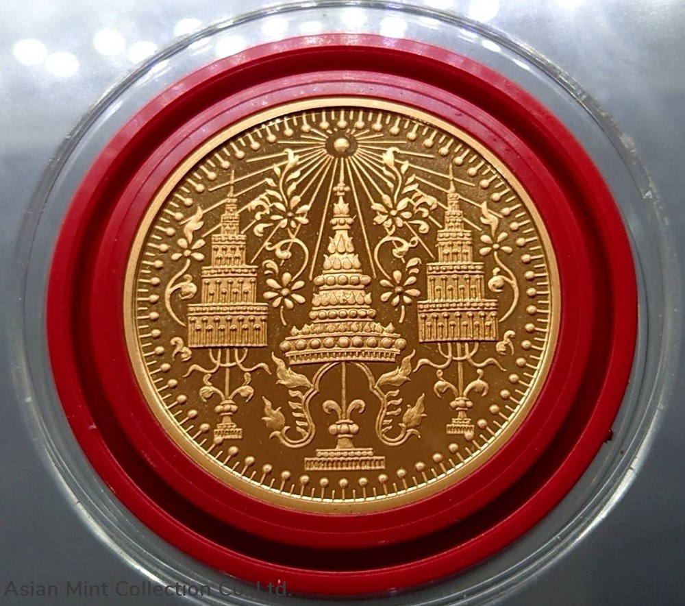 1995 - The Emerald Buddha amulet, 3 seasons, Polished copper size 4 cm. 2 medals 1995 the emerald buddha amulet 3 seasons polished copper size 4 cm