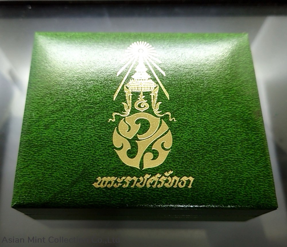 1982 - The Emerald Buddha , Set of 3 seasons, Silver Amulet (back has Rajasthan) with box. 4 coins 1982 the emerald buddha set of 3 seasons silver amulet back has rajasthan with box