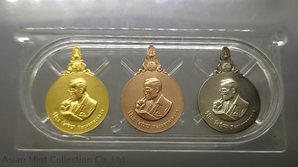 1999-Complete set of Mahajanaka of King's Rama 9 (Gold coin, Silver coin, Pink gold coin) with book 2 coins 1999 complete set of mahajanaka of king s rama 9 gold coin silver coin pink gold coin with book