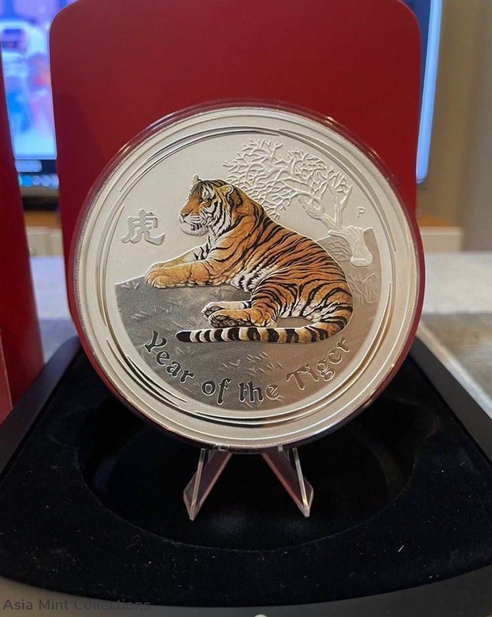 2010 Australia $30 (Series II) Lunar Year Of Tiger 1-Kilo Silver Coin with Topaz Gems on Eyes coins ingots bullion 2010 australia 30 series ii lunar year of tiger 1 kilo silver coin with topaz gems on eyes