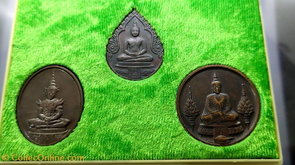 1982 - The Emerald Buddha, Copper Black Oxide coin. Series2 ,Set of 3 Season (back has royal faith) 3 medals 1982 the emerald buddha copper black oxide coin series2 set of 3 season back has royal faith