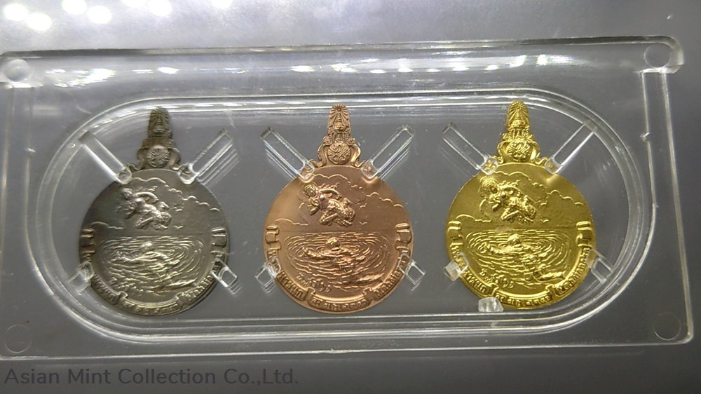 1999-Complete set of Mahajanaka of King's Rama 9 (Gold coin, Silver coin, Pink gold coin) with book 3 coins 1999 complete set of mahajanaka of king s rama 9 gold coin silver coin pink gold coin with book