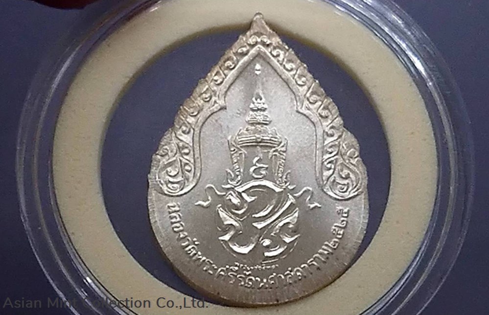 medals 1982 the emerald buddha silver medal in rainy season on the back there is a royal faith