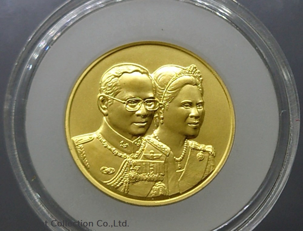 2010 - Gold coin Commemorative 60th Anniversary of the royal wedding, sandblaste gold 2 coins ingots bullion 2010 gold coin commemorative 60th anniversary of the royal wedding sandblaste gold