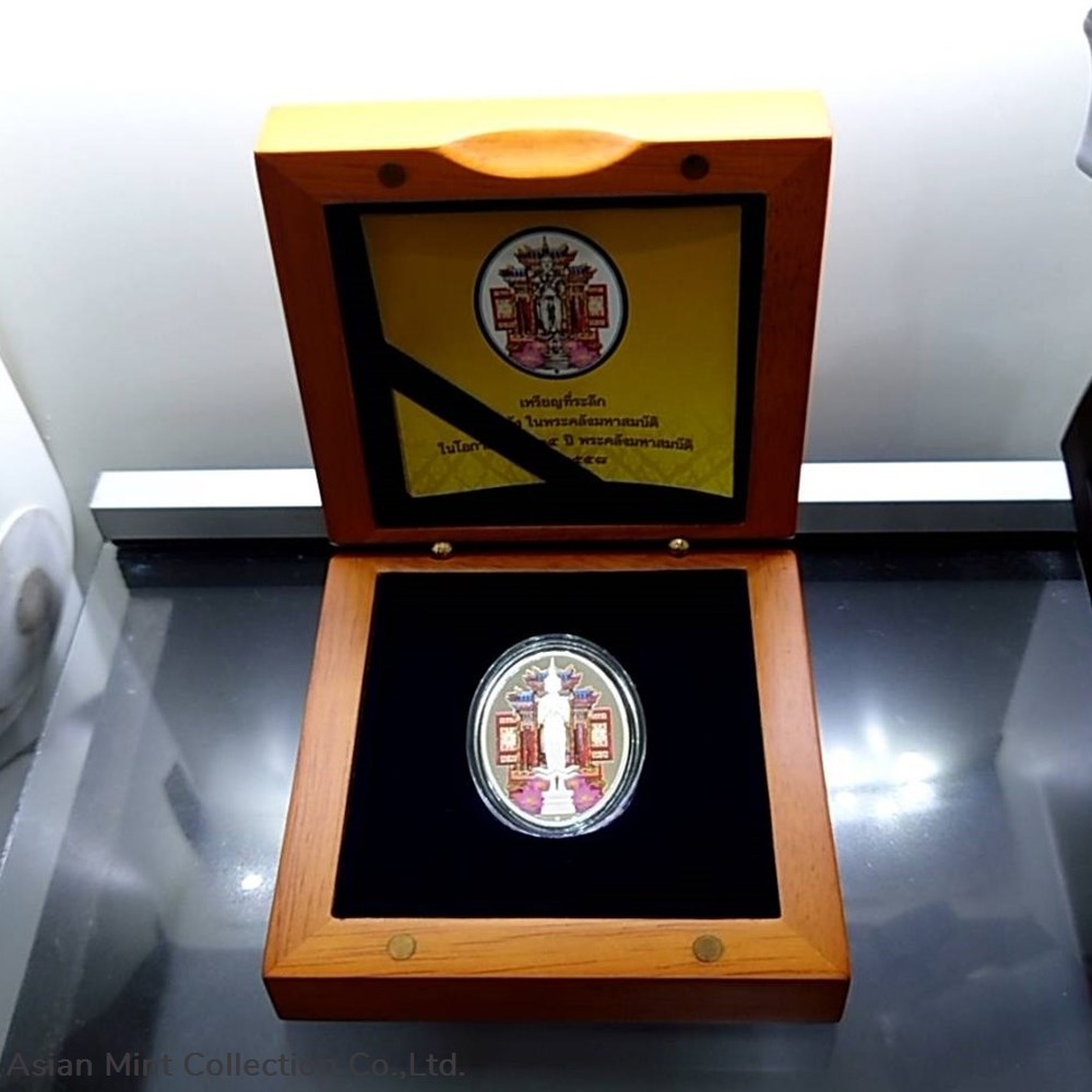 2015 - Commemorative silver polished coin, Phra Klang (The Angel of Wealth) Color printed medals 2015 commemorative silver polished coin phra klang the angel of wealth color printed