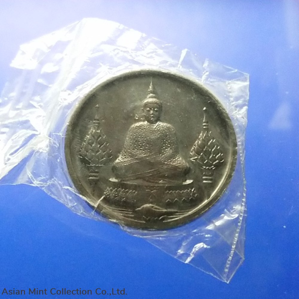 1981 - The Emerald Buddha, Copper Black Oxide coin. In Winter Style 3 coins 1981 the emerald buddha copper black oxide coin in winter style