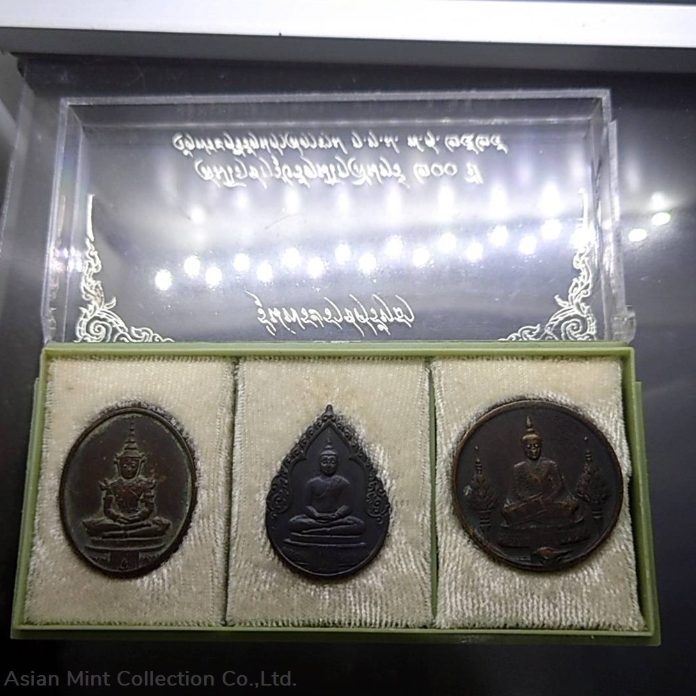 1982 - The Emerald Buddha, Copper Black Oxide coin. The first series , Set of 3 Season 3 medals 1982 the emerald buddha copper black oxide coin the first series set of 3 season