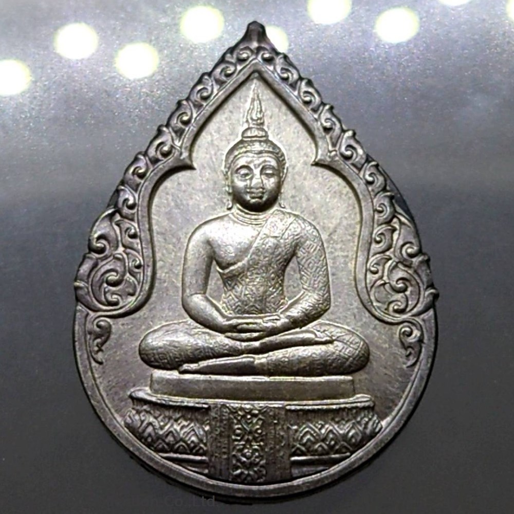 1982 - The Emerald Buddha-Silver Medal, First series, In Rainy season, (no royal faith on the back) 2 medals 1982 the emerald buddha silver medal first series in rainy season no royal faith on the back
