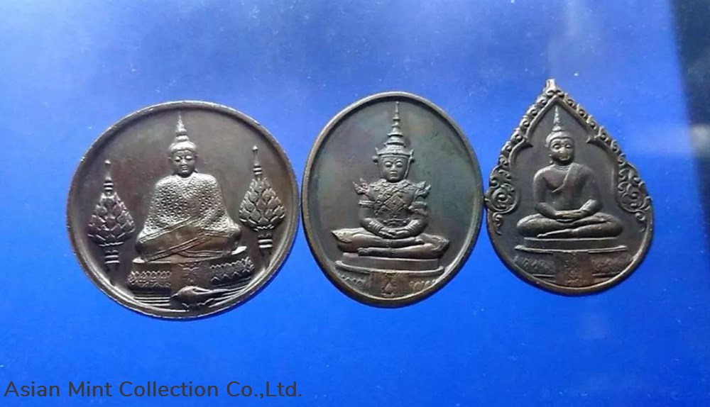 1982 - The Emerald Buddha, Copper Black Oxide coin. First series, 3 Season medals 1982 the emerald buddha copper black oxide coin first series 3 season