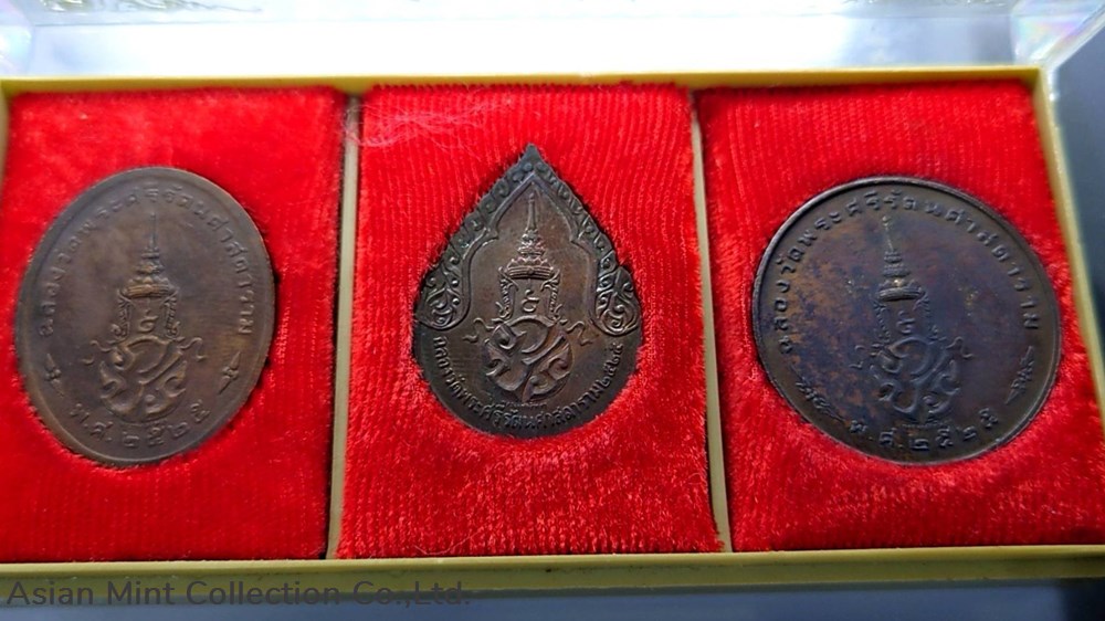 1982 - The Emerald Buddha, Copper Black Oxide coin. Series 2 , Set of 3 Season 4 medals 1982 the emerald buddha copper black oxide coin series 2 set of 3 season