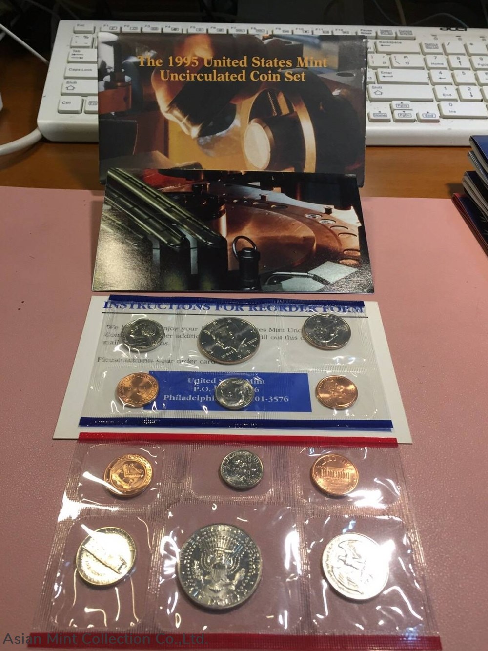 1995 - U.S. Mint Uncirculated Coin Set with D and P Mint Marks coins world united states 1995 u s mint uncirculated coin set with d and p mint marks