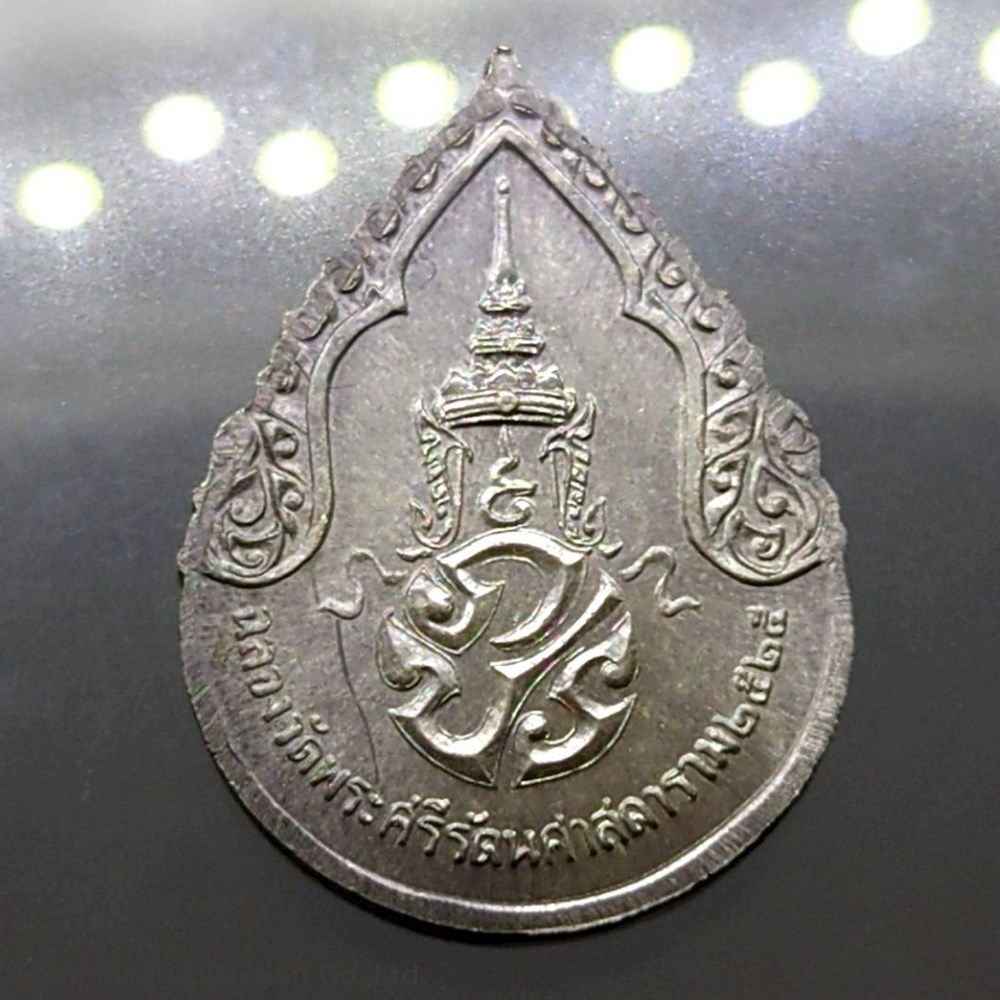 1982 - The Emerald Buddha-Silver Medal, First series, In Rainy season, (no royal faith on the back) 3 medals 1982 the emerald buddha silver medal first series in rainy season no royal faith on the back