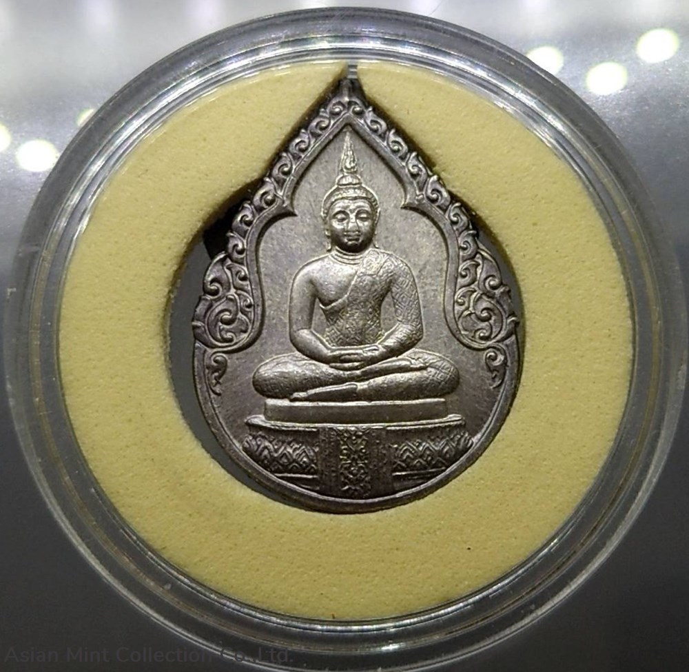 1982 - The Emerald Buddha-Silver Medal, First series, In Rainy season, (no royal faith on the back) medals 1982 the emerald buddha silver medal first series in rainy season no royal faith on the back