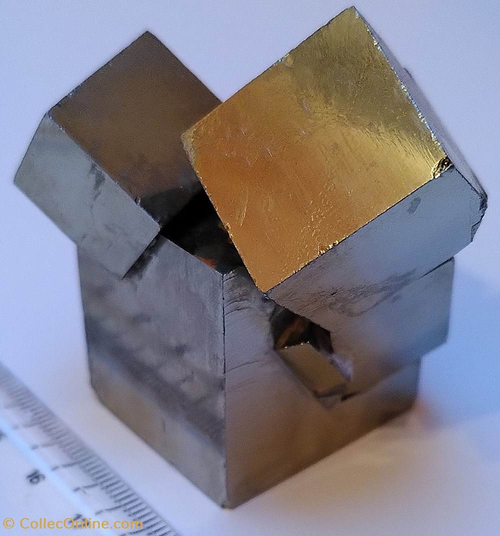 mineraux meteorites pyrite cubes macles grandes dimensions navajun espagne