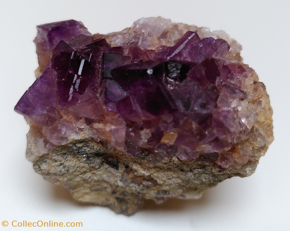 Fluorine Tounfit l'Orientale, 4x3x2,5 cm mineraux meteorites fluorine tounfit orientale 4x3x2 5 cm
