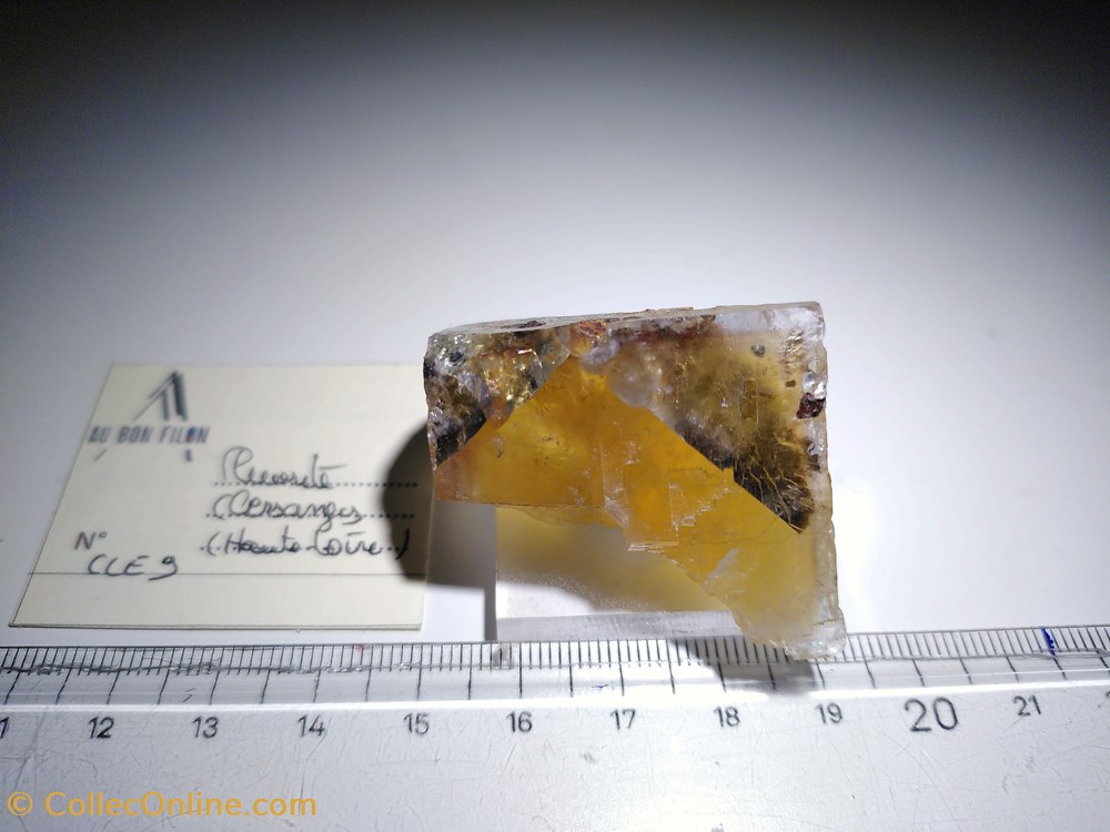 A015 Fluorite Clersanges Haute-Loire France mineraux meteorites img 20211104 180551