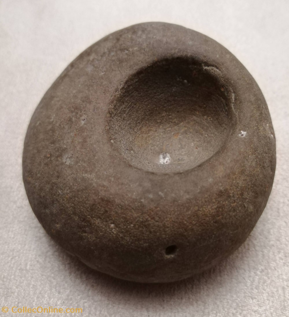divers pierre bizarre ou artefact