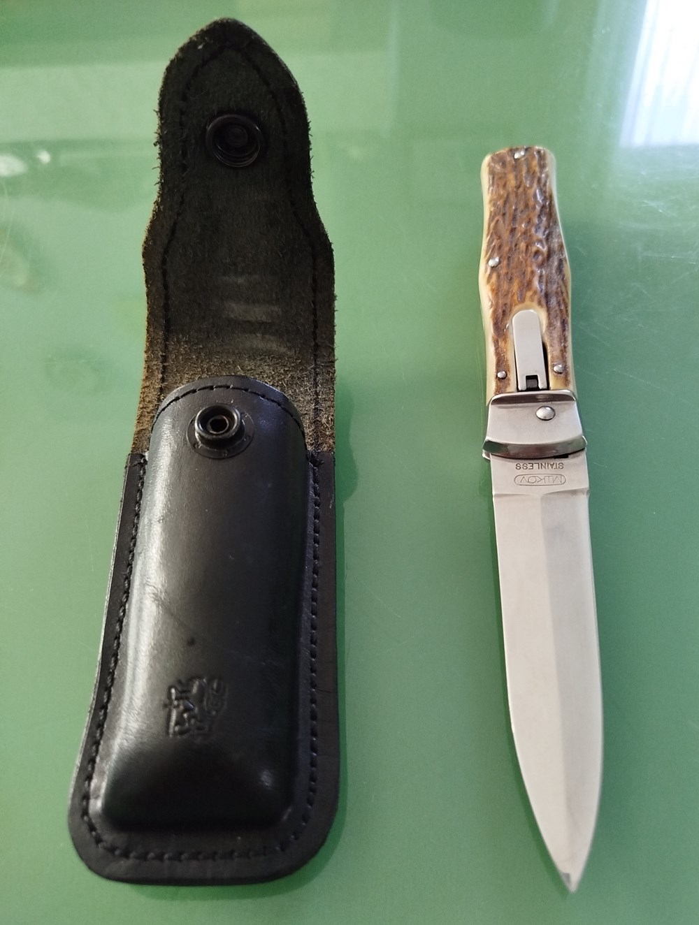 Mikov Predator couteaux mikov predator