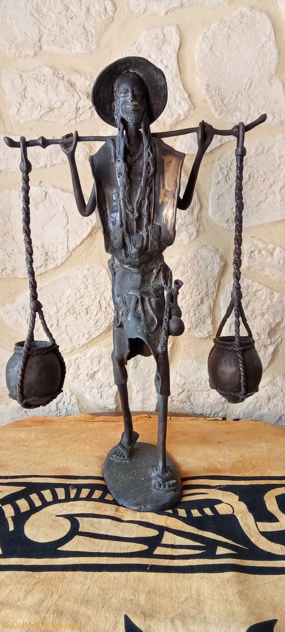 art antiquites africain bronze statuette porteur eau afrique