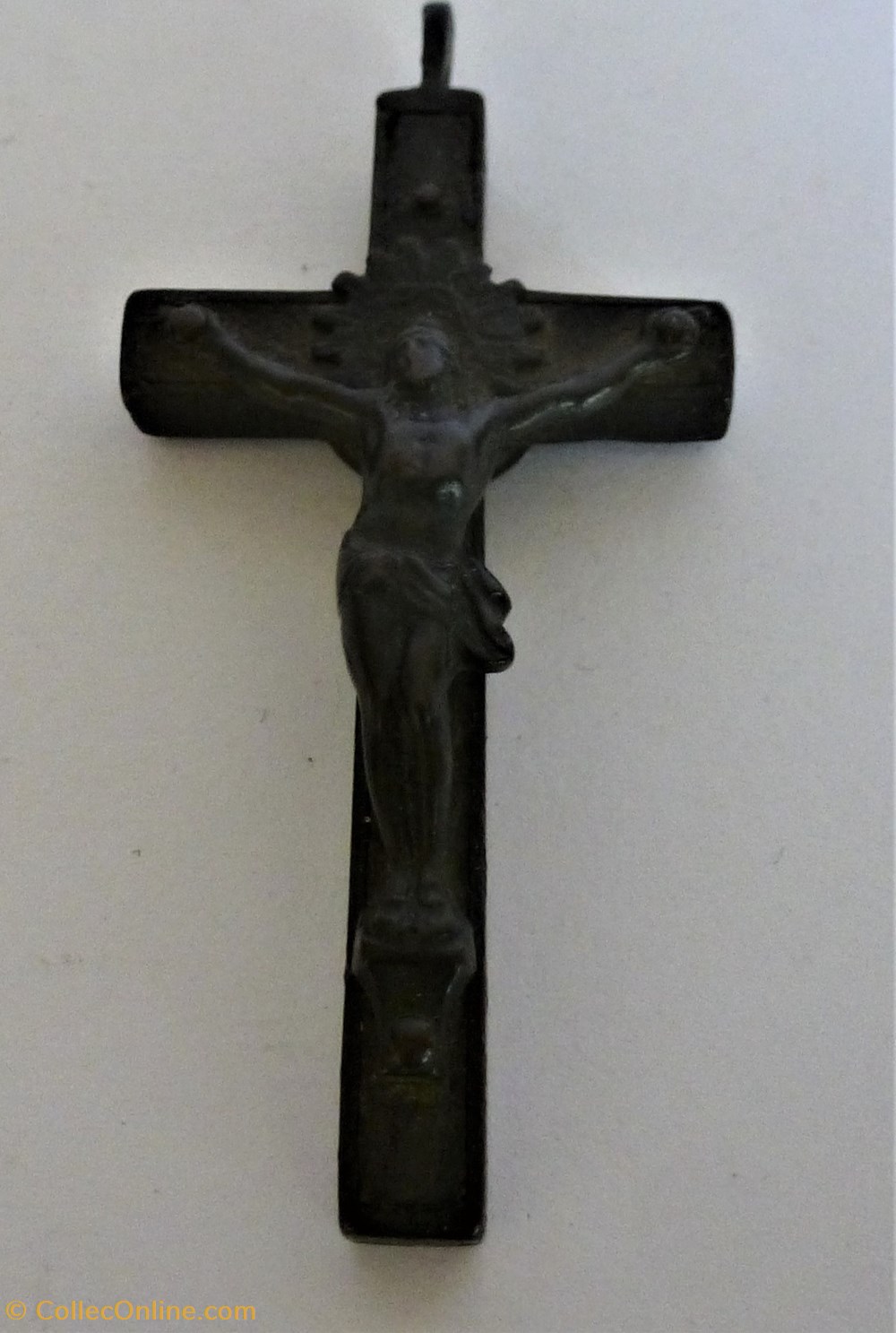 patrimoine religieux crucifix bronze et bois pendentif 6cm