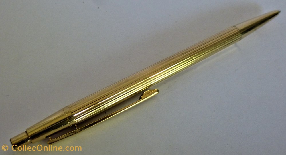 divers crayons stylos mont blanc porte crayon noblesse