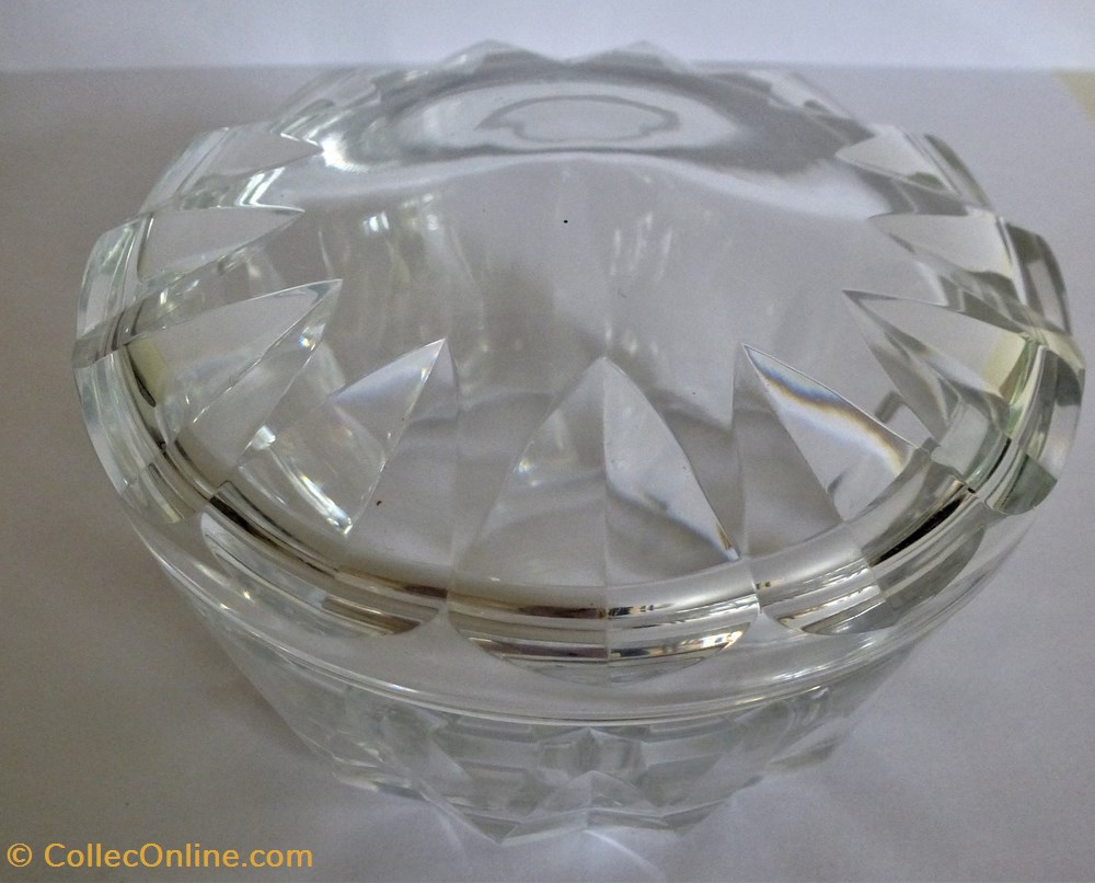 Bonbonnière Cristal de Baccarat art la table argenterie objets en verre bonbonniere cristal de baccarat