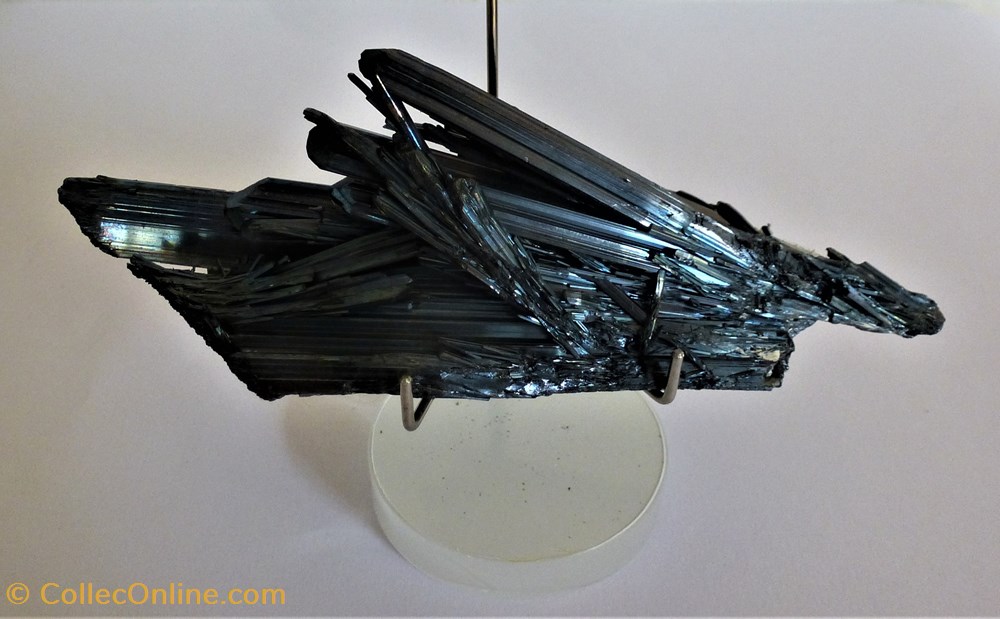 Stibine mineraux meteorites stibine